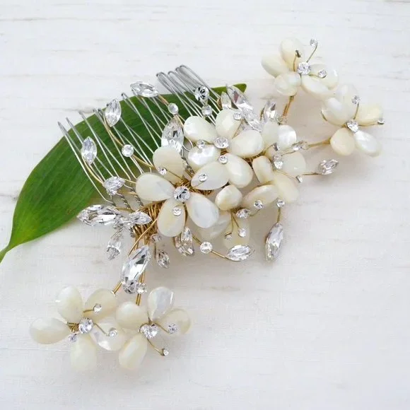 Erin Cole Design Hair Accessories, Crystal Hair Comb with Vintage Roses, NWT Buy 1 Get 1 Free Pink White Blue Cool Wave Bouffant Size  main image 4